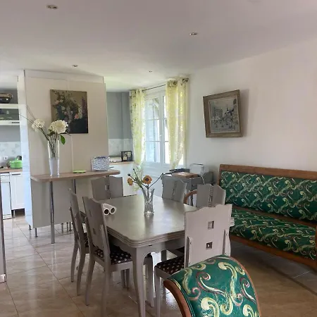 Josephine Apartment *