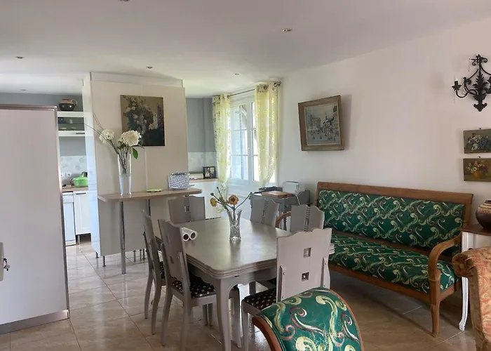 Josephine Apartment *